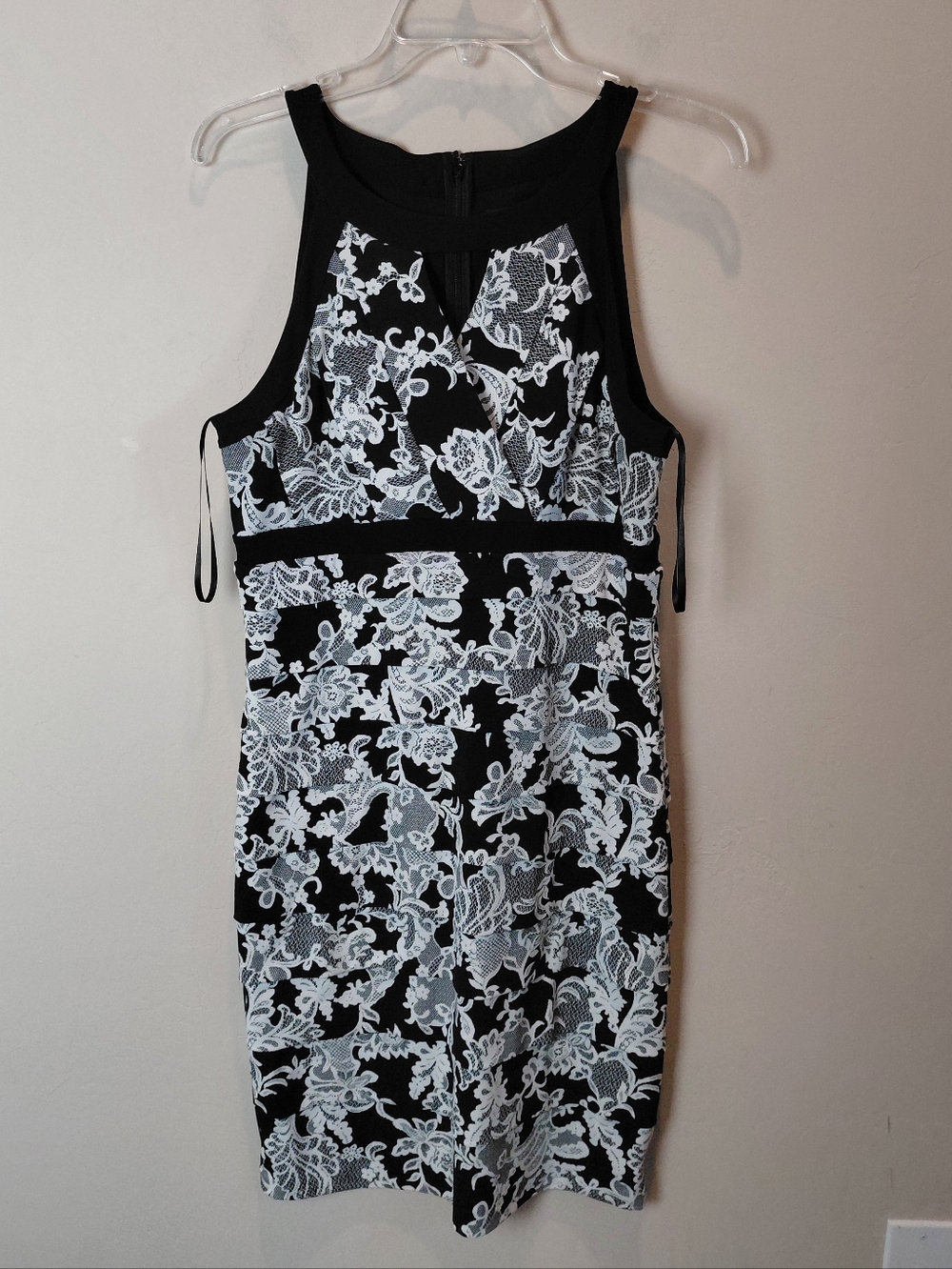 White House Black Market Black/White Instantly Slimming Tiered Dress EUC 12